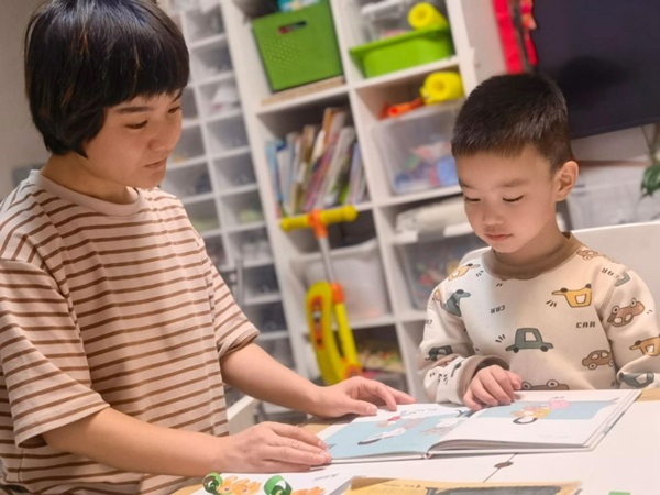 以書(shū)為友_1.jpg